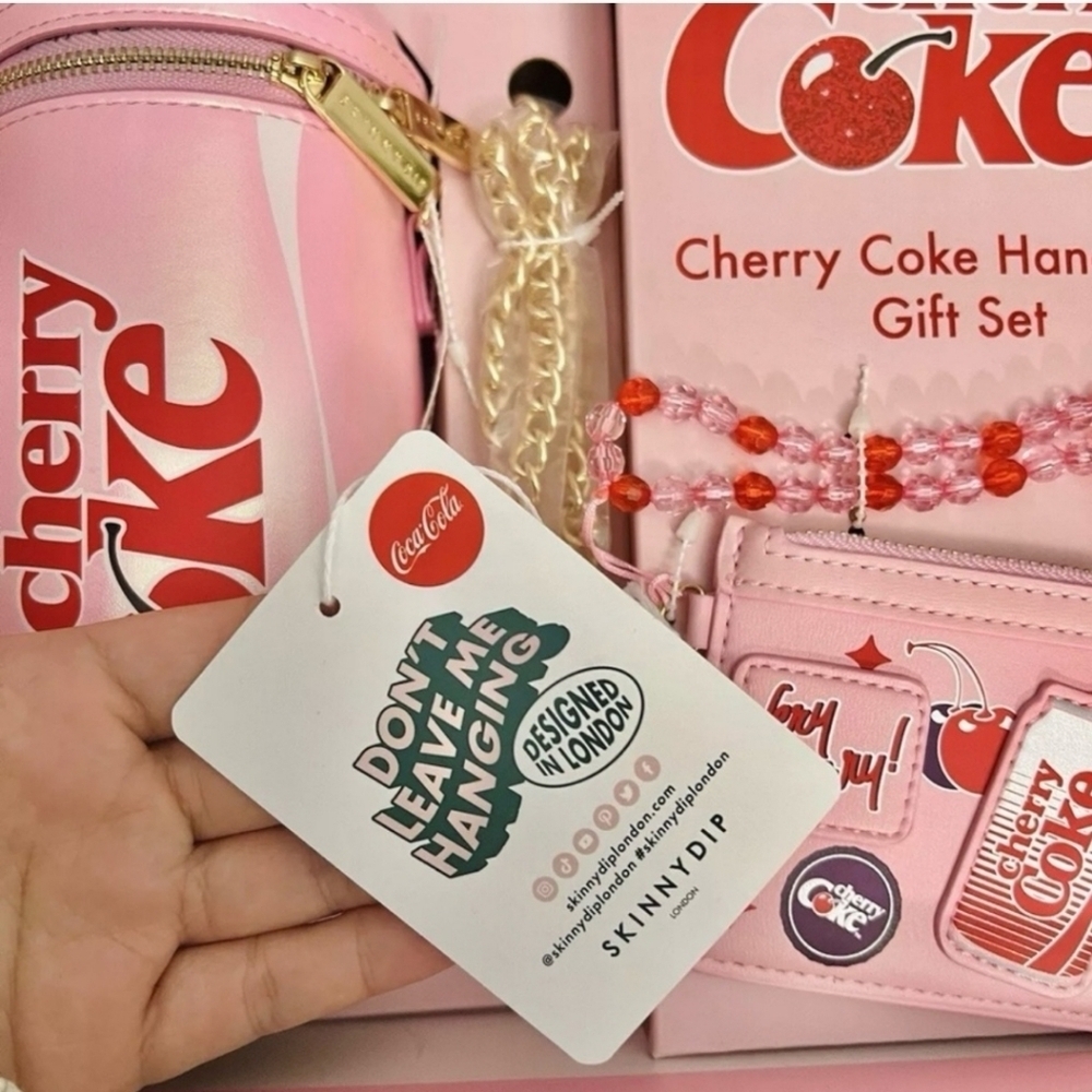 🩷▪️SKINNYDIP ▪️ONDON 2 pc Cherry Coke Handbag Cardholder 2 Pcs Gift Set - Picture 9 of 11